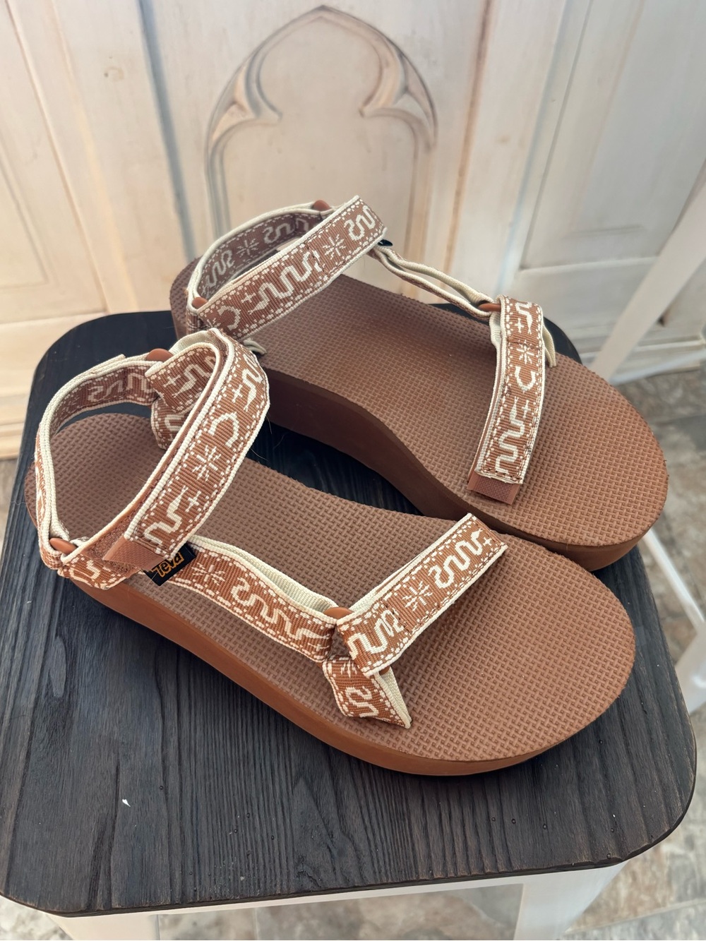 Teva Flatform Universal Platform Sandals Brown Cream Geometric Women’s Size 9